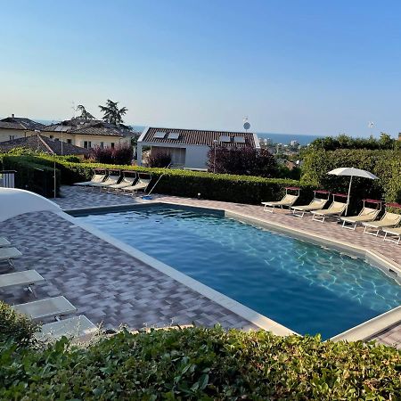 Residenze Al Colle Dei Pini Aparthotel Riccione Exteriör bild