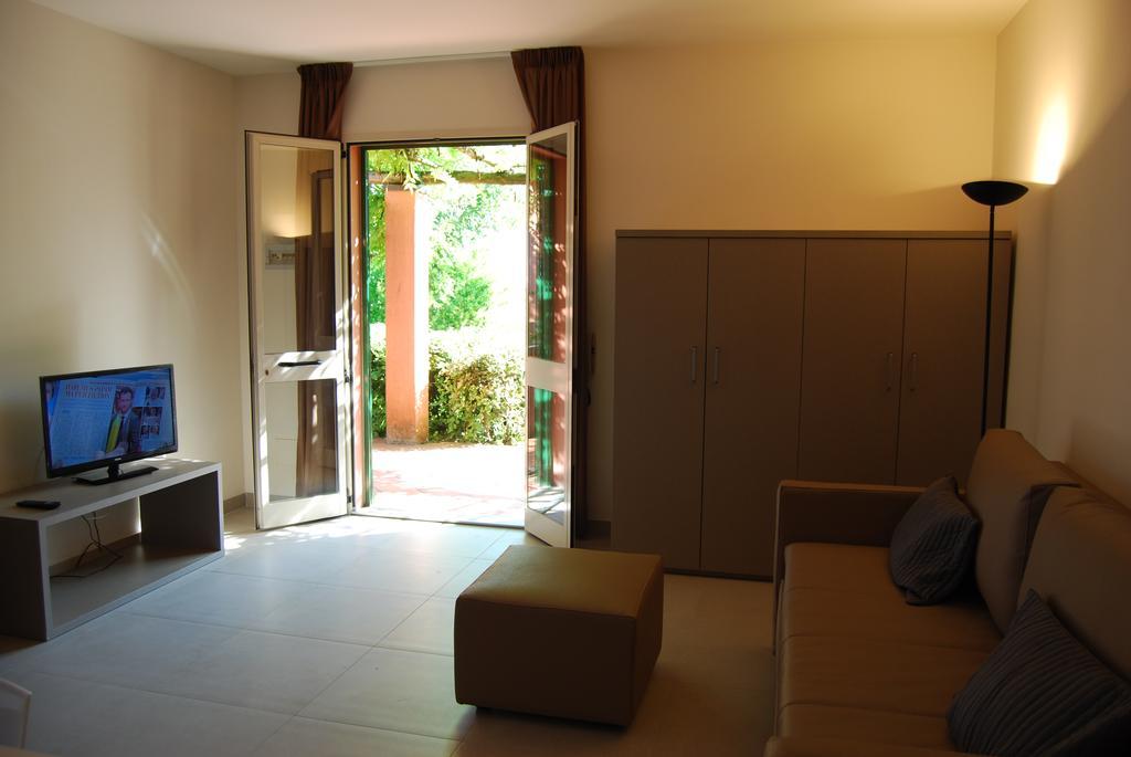 Residenze Al Colle Dei Pini Aparthotel Riccione Rum bild