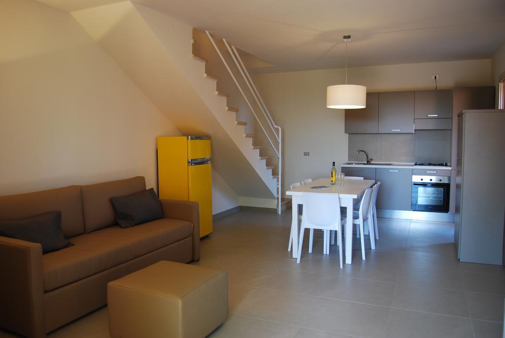 Residenze Al Colle Dei Pini Aparthotel Riccione Rum bild
