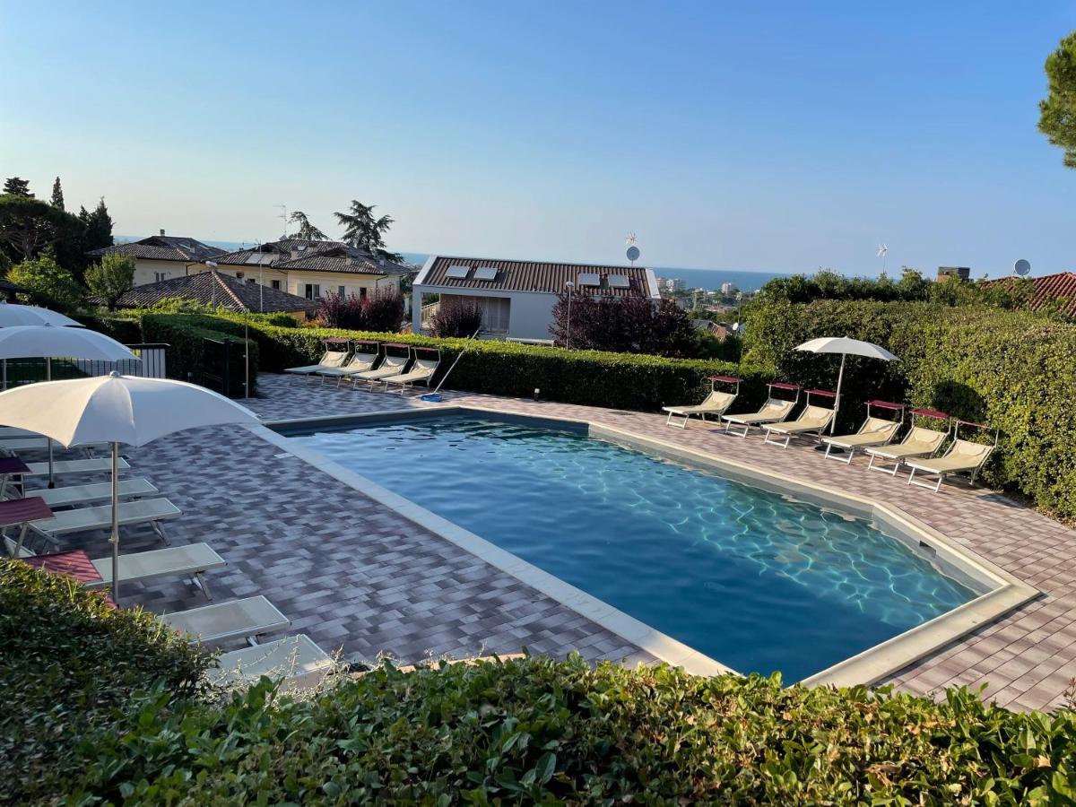 Residenze Al Colle Dei Pini Aparthotel Riccione Exteriör bild
