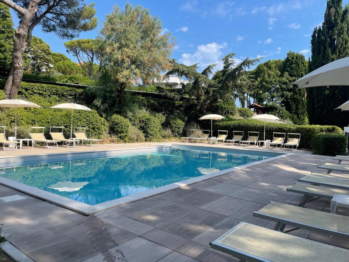 Residenze Al Colle Dei Pini Aparthotel Riccione Exteriör bild