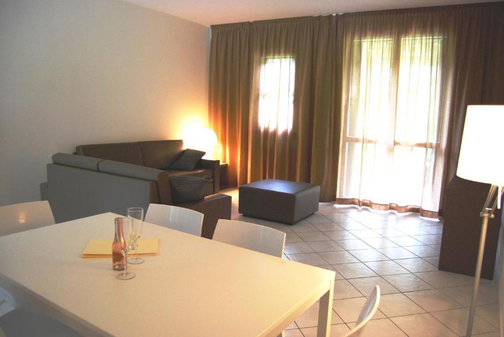 Residenze Al Colle Dei Pini Aparthotel Riccione Rum bild