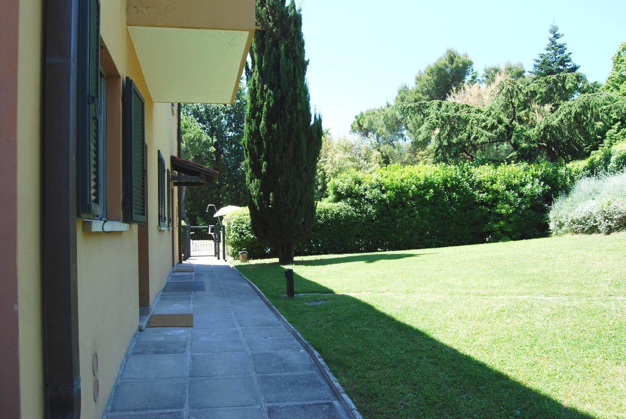 Residenze Al Colle Dei Pini Aparthotel Riccione Exteriör bild