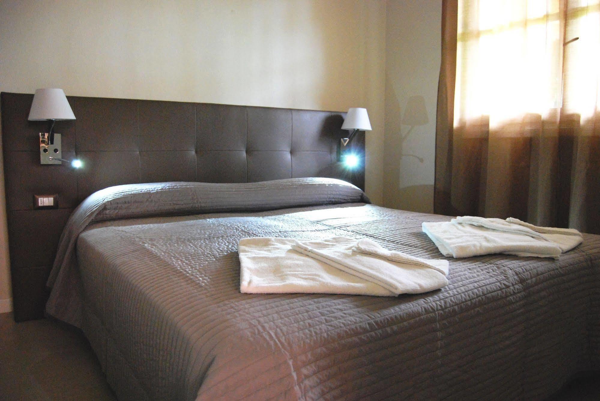 Residenze Al Colle Dei Pini Aparthotel Riccione Exteriör bild