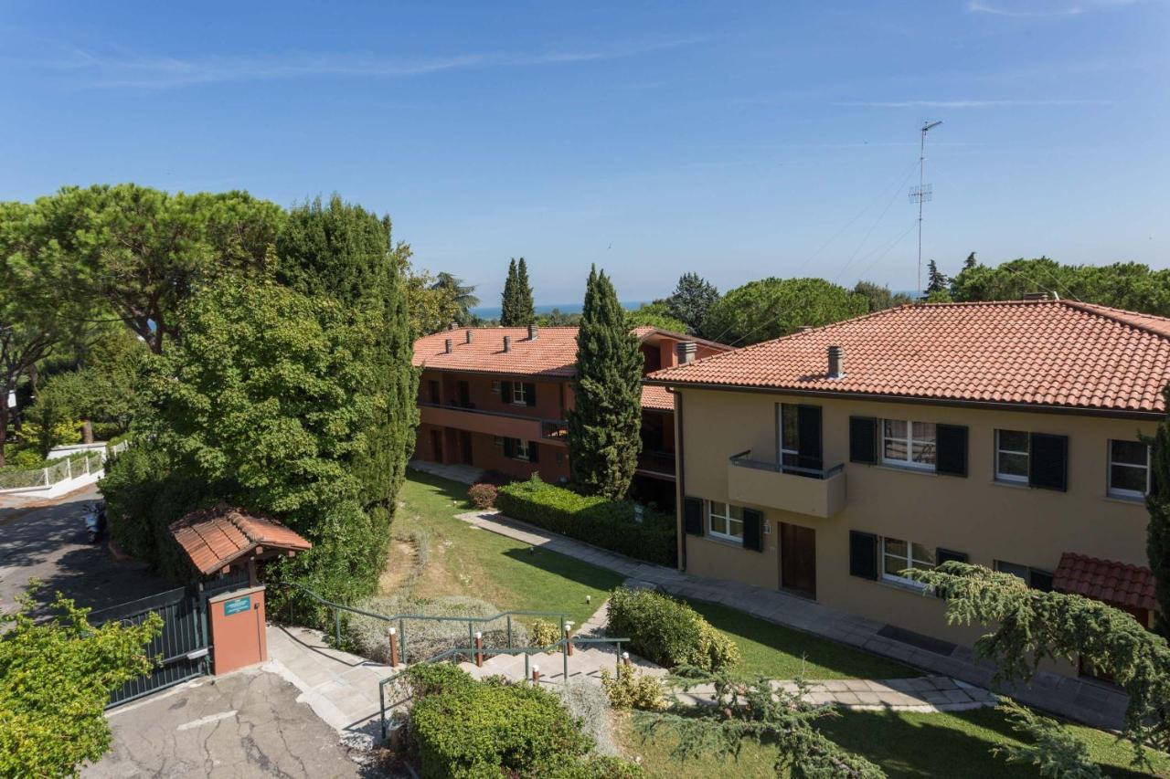 Residenze Al Colle Dei Pini Aparthotel Riccione Exteriör bild