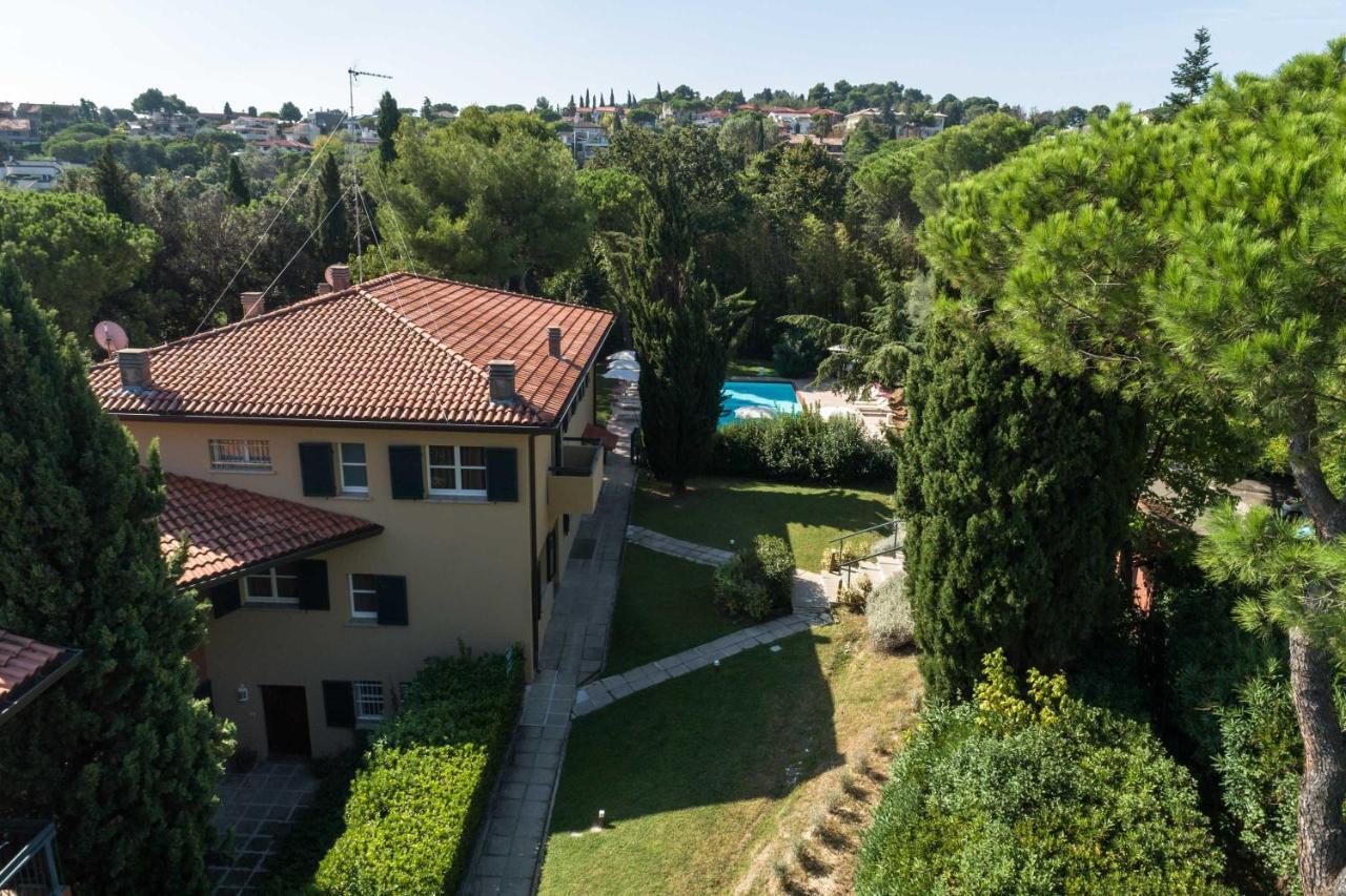 Residenze Al Colle Dei Pini Aparthotel Riccione Exteriör bild